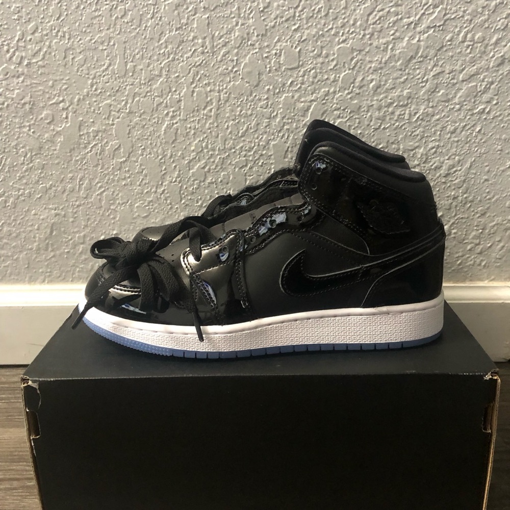 Air Jordan 1 MID (SE)
